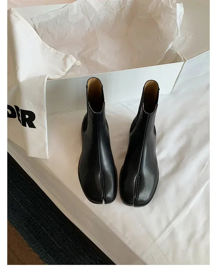 2025 Stretch Slip On Chelsea Boots Woman Split Toe Low Heels Ankle Botas Feminina Tabi Shoes Winter Patent/Matte Leather Botines