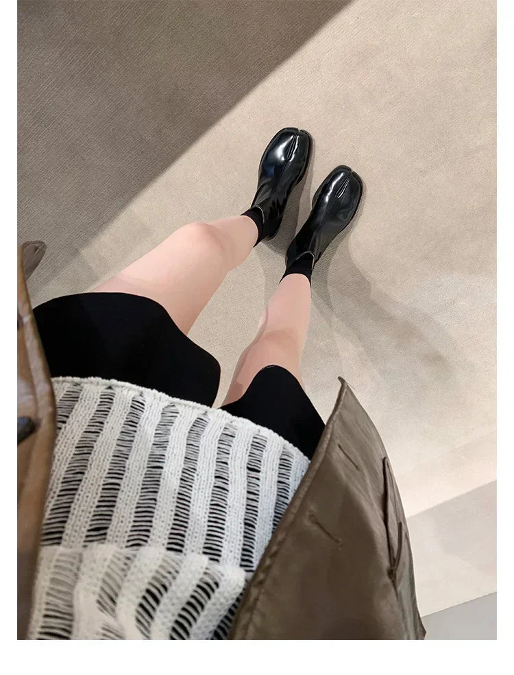 2025 Stretch Slip On Chelsea Boots Woman Split Toe Low Heels Ankle Botas Feminina Tabi Shoes Winter Patent/Matte Leather Botines