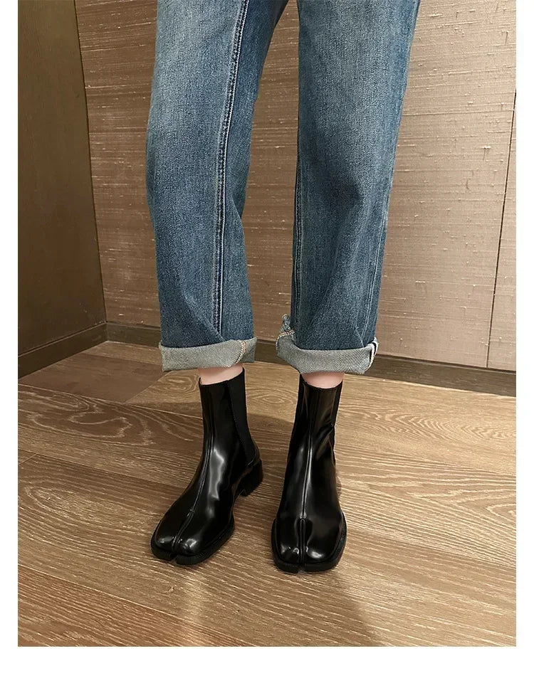 2025 Stretch Slip On Chelsea Boots Woman Split Toe Low Heels Ankle Botas Feminina Tabi Shoes Winter Patent/Matte Leather Botines