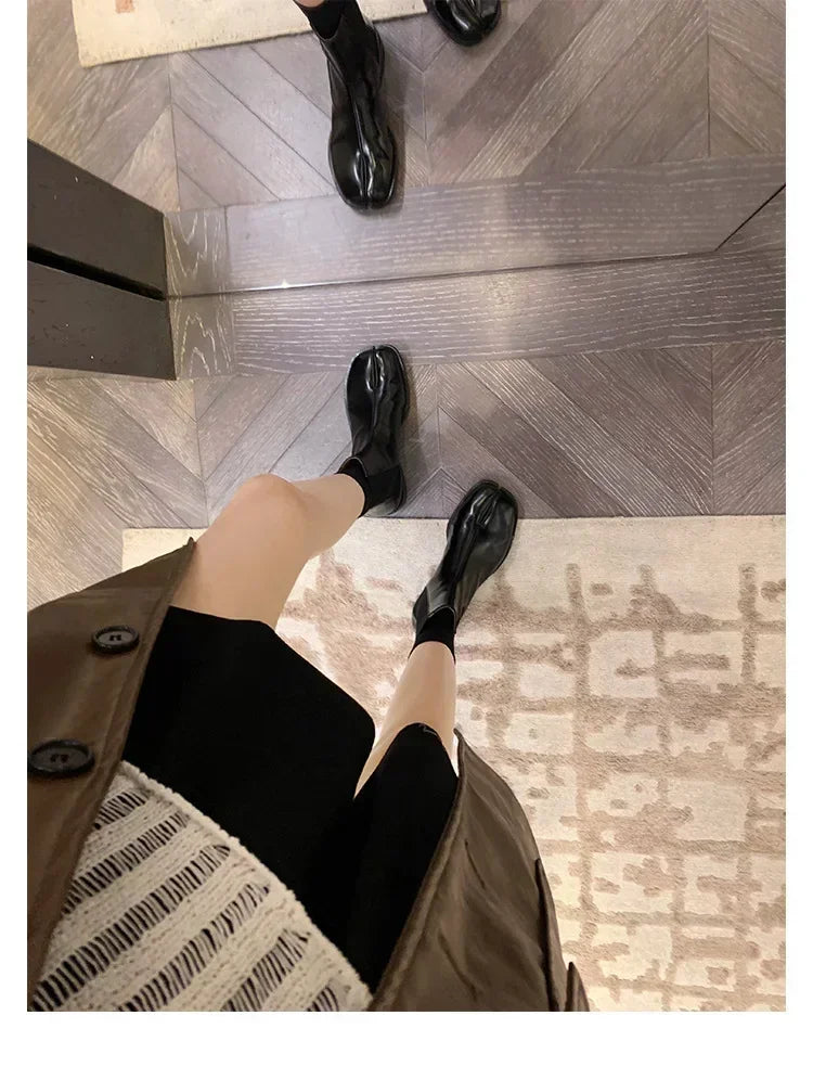 2025 Stretch Slip On Chelsea Boots Woman Split Toe Low Heels Ankle Botas Feminina Tabi Shoes Winter Patent/Matte Leather Botines