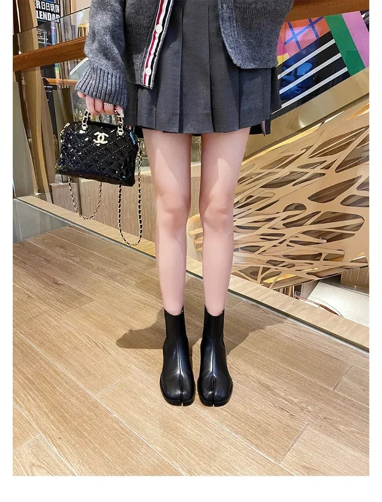 2025 Stretch Slip On Chelsea Boots Woman Split Toe Low Heels Ankle Botas Feminina Tabi Shoes Winter Patent/Matte Leather Botines