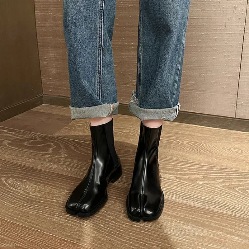 2025 Stretch Slip On Chelsea Boots Woman Split Toe Low Heels Ankle Botas Feminina Tabi Shoes Winter Patent/Matte Leather Botines