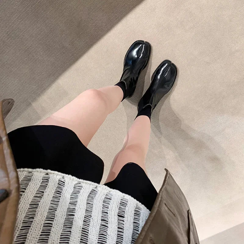 2025 Stretch Slip On Chelsea Boots Woman Split Toe Low Heels Ankle Botas Feminina Tabi Shoes Winter Patent/Matte Leather Botines